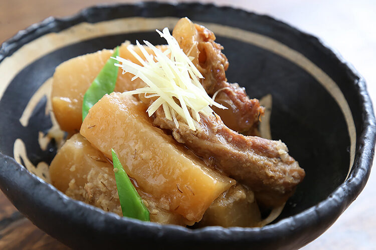 桜島大根と豚軟骨の味噌煮